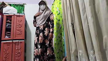 Guru Panas Melihat Muridnya Lagi Asyik Ngewe Sendiri, Lalu Diajak Main Berdua Sampai Puas.