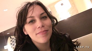 Petite Brune Amateur Sodomisée Et Fistée à Fond