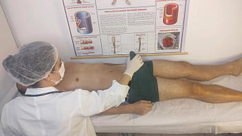 A Enfermeira Novata Recebe Seu Primeiro Paciente Com O Pau Duro E Pulsante!