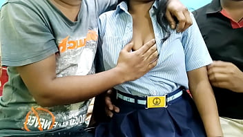 दो बदमाश लड़कों ने कॉलेज की मासूम लड़की को जबरदस्ती चोदा