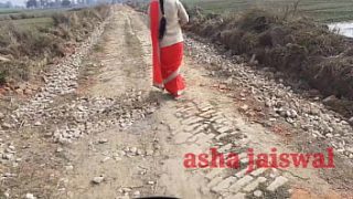 गांव की देसी आंटी को अकेले में पटाकर गाड़ी में जमकर चोदा
