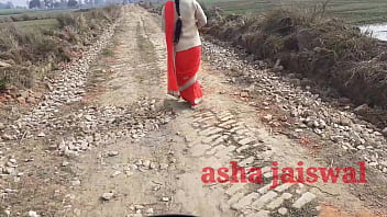 गांव की देसी आंटी को अकेले में पटाकर गाड़ी में जमकर चोदा