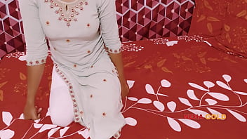 चाची की बेटी को बिस्तर पर लिटाकर जमकर चोदा
