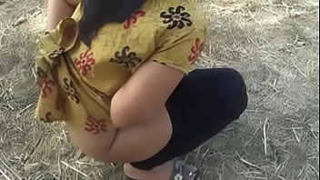 Desperate Indian Aunty Mona Squats And Releases Her Golden Stream In The Wild