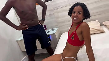 A Esposa Liberada Pelo Corno, Fudida Por Dois Machos, Acabou Toda Gozada