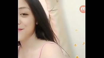 Oops! A Daring Moment Caught On Bigo Live As A Vietnamese Beauty’s Top Slips, Revealing A Peek Of Her Perky Nipple.