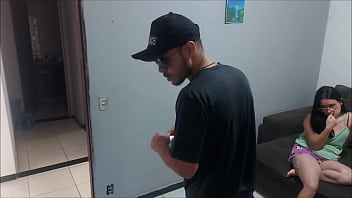 Mulher Casada Desesperada Oferece O Corpo Ao Policial Para Livrar O Marido Da Prisão