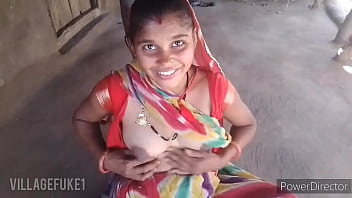 Radha Bhabhi Ki Garam Garam Chudai – Pura Gaon Dekh Raha Hai