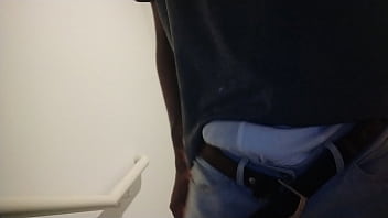 Encontro A Vizinha Casada Na Escada, Pronta Para Uma Surpresa Quente