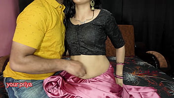 जवान बेटे की गर्म देह से चुदकर माँ ने अपनी हवस की आग बुझाई, साफ हिंदी आवाज में गहरी चीखें निकलती रहीं।