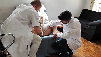 A Safadeza No Consultório: Os Médicos Me Foderam Sem Camisinha No Exame Ginecológico