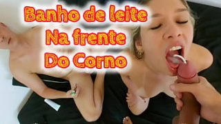 A Vadia Jorrou De Leite Na Cara Do Corno Manso, Se Afogando Em Torrentes De Porra Quente