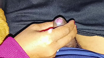 Tanteku Sangat Menggemaskan Saat Melahap Batang Kecil Yang Imut