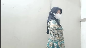 Menggoyang Ranjang Istri Tetangga Yang Kesepian Saat Suaminya Pergi Kerja