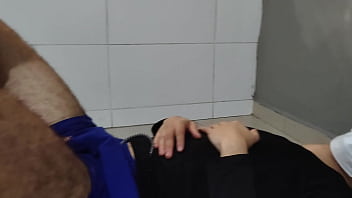 A Enfermeira Ninfomaníaca Aqueceu O Doente Com Fogo Na Cama, Enquanto Ele Só Queria Um Cobertor Para Se Cobrir