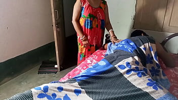 पत्नी के ऑफिस जाने के बाद पति ने नौकरानी को जबरदस्त चोदा, गर्मागर्म सेक्स की साफ हिन्दी आवाज में