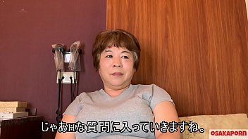 熟れた五十路57歳完全素人、禁断のパンドラの箱が開く…妖しく香り立つ黒アワビの奥に溢れる蜜を搾り取る中出し絶頂。ぽっちゃりデブママのジュクジュク肉感ボディを弄び、トイレットペーパーも透ける愛液まみれのインタビュー脱衣編～osakaporn