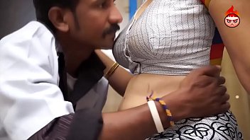 Sultry Tamil Aunty In Saree Teases With Navel Seduction