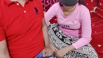 भाभी को बिस्तर पर लिटाकर स्टेप भाई ने चोदा, गर्म मजा लिया