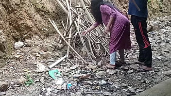 पड़ोस की आंटी ने मेरी मदद के बदले मुझे अपनी चूत मारवाई