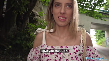 Sultry Vixen With A Perfect Peach Gets Publicly Pounded In The Open Air