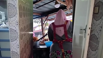 Voluptuous Indonesian Muslim Mother With Curves To Worship
