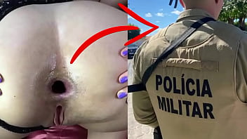 O Negão Brutal Fode A Esposa Do Policial Safada Enquanto Ela Geme E Provoca O Corno Que Escuta