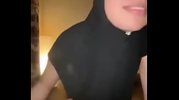 Menggila Dengan Memek Ketat, Kontol Besar Menggila Di Balik Jilbab