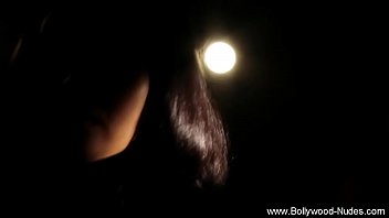 Swaying Hips Of A Dusky Indian Beauty
