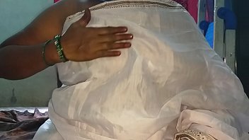 Mallu Temptress Flaunts Her Massive Tits And Smooth Shaved Pussy, Brazenly Baring All Without A Blouse