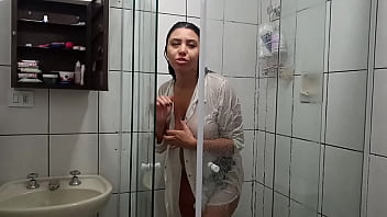Sarah Rosa │ De Quatro, Ensaboando O Azulejo Com O Bumbum Empinado