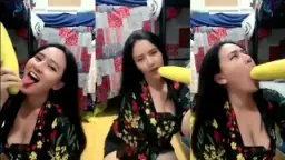 Menggoda Berlian Ochi, Payudara Montoknya Mengocok Timun Gede Sampai Keluar Cairan Panas