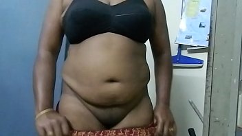 Mallu Aunty Aparna Flaunts Her Lacy Black Bra In A Steamy Video