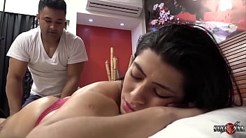 Massagista Mete Gostoso Na Cliente Depois De Uma Massagem Que Deixou Ela Com O Corpo Todo Arrepiado De Tesão.