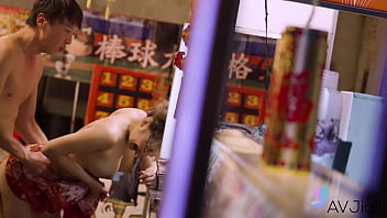 Li Nana’s Curves Ignite A Night Of Uninhibited Passion