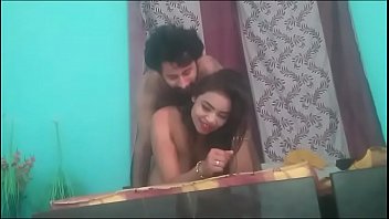 Sizzling South Indian Milf’s Busty Bosom Squeeze