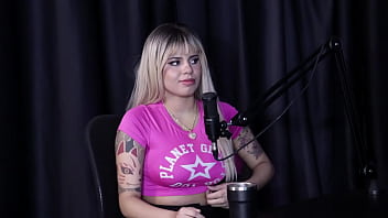 Safada De Uniforme: A Atriz Que Chocou A Família E Provocou A Internet Com Cenas Quentes E Cosplay Polêmico