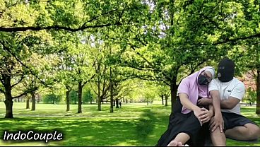 Passionate Muslim Lovers Risk It All For Public Park Pleasure