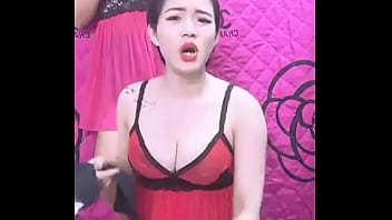 Sizzling Vietnamese Beauty Goes Live