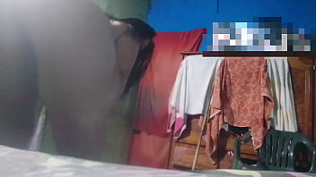 Morena Exhibe Su Trasero Exuberante Para Que Su Cuñado Se Excite Y Se Toque