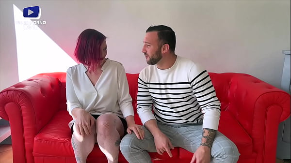 Une Maman Gourmande Qui Savoure Chaque éclat De Plaisir Jusqu’à La Dernière Perle.