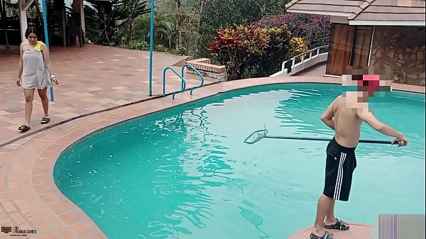 Mi Hermanastra De Nalgas Enormes Se Excita Con El Sexo Salvaje Y Peligroso En La Piscina Pública – Relato Completo