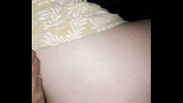 Goyangan Panas Istri Tetangga Di Mobil Nyaris Ketahuan Warga