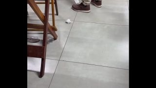 Exibida E Dominada: A Esposa Liberal Foi Usada No Banheiro E Depois Levada Para Um Ponto De Encontro, Onde Saciou Cinco Homens Famintos