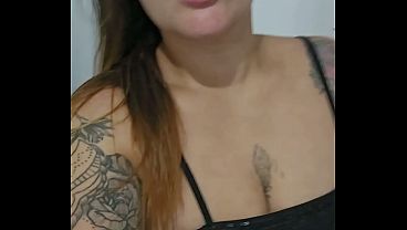 Gemendo Por Leite, Guiando Sua Punheta Com As Axilas Suadas