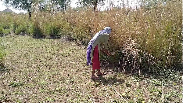 साली, तू तो पक्की रांड बनने चली है… सुन, तेरी सुहागरात की गर्म फोटो हमारे पास हैं, उस रात हमने तुझे चोदा था देसी टॉप टेन
