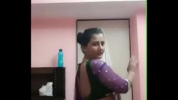 Curvaceous Pooja Bhabhi’s Alluring Dance Moves