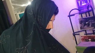 Desi Refugee Pays For Asylum With Tantric Massage And Raw Sex At El Toro De Oro