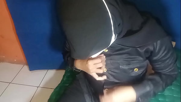 Sensual Indonesian Guard Pleasures Herself To A Gushing Climax