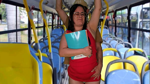 Aluno Sendo Encoxado E Transado Dentro Do ônibus Lotado!